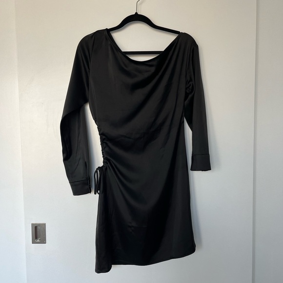 WAYF Off the Shoulder Dress - Picture 4 of 4